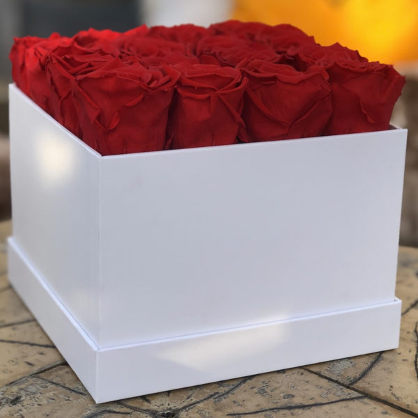Caja cuadrada con rosas